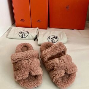 Hermes Chypre Nude Shearling Fur Wool Sandals Slides size 39 Brown Pink